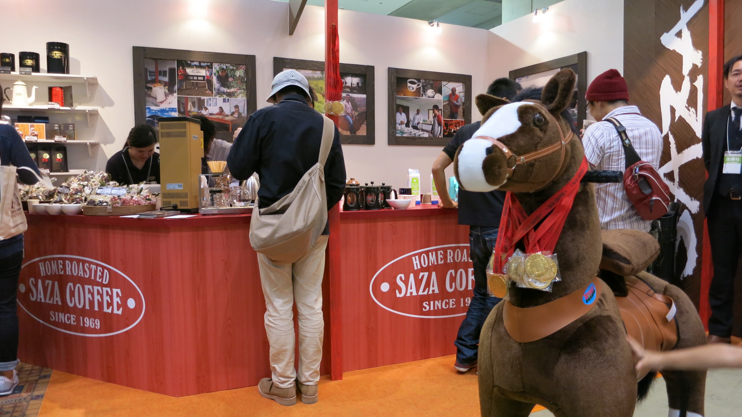 Sprudge-SCAJ2015Highlights-HengteeLim-03_SCAJ_2015_Saza_Coffee_horse_Hengtee_Lim