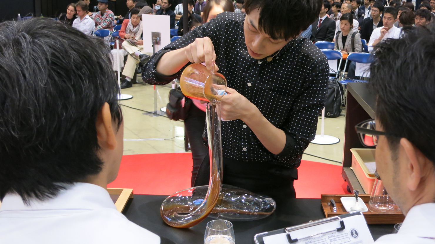 Sprudge-SCAJ2015Highlights-HengteeLim-10_SCAJ_2015_Takayuki_Ishitani_JBC_decanter_Hengtee_Lim