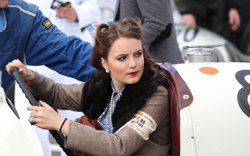 Woman_driving_raci_3438334k