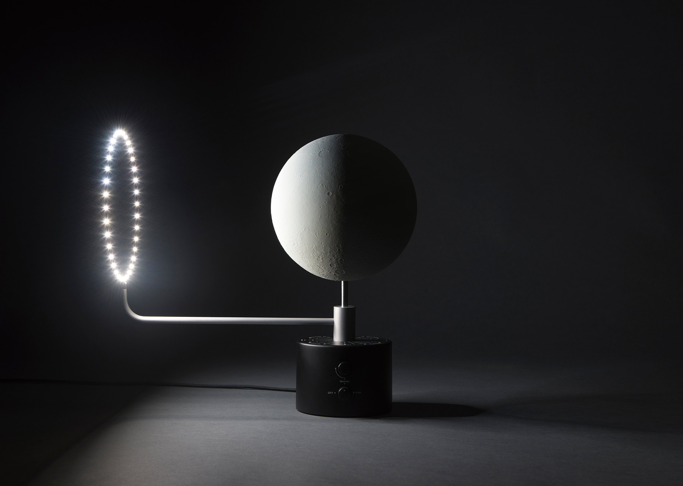 moon-a-topographically-accurate-lunar-globe-gessato-1