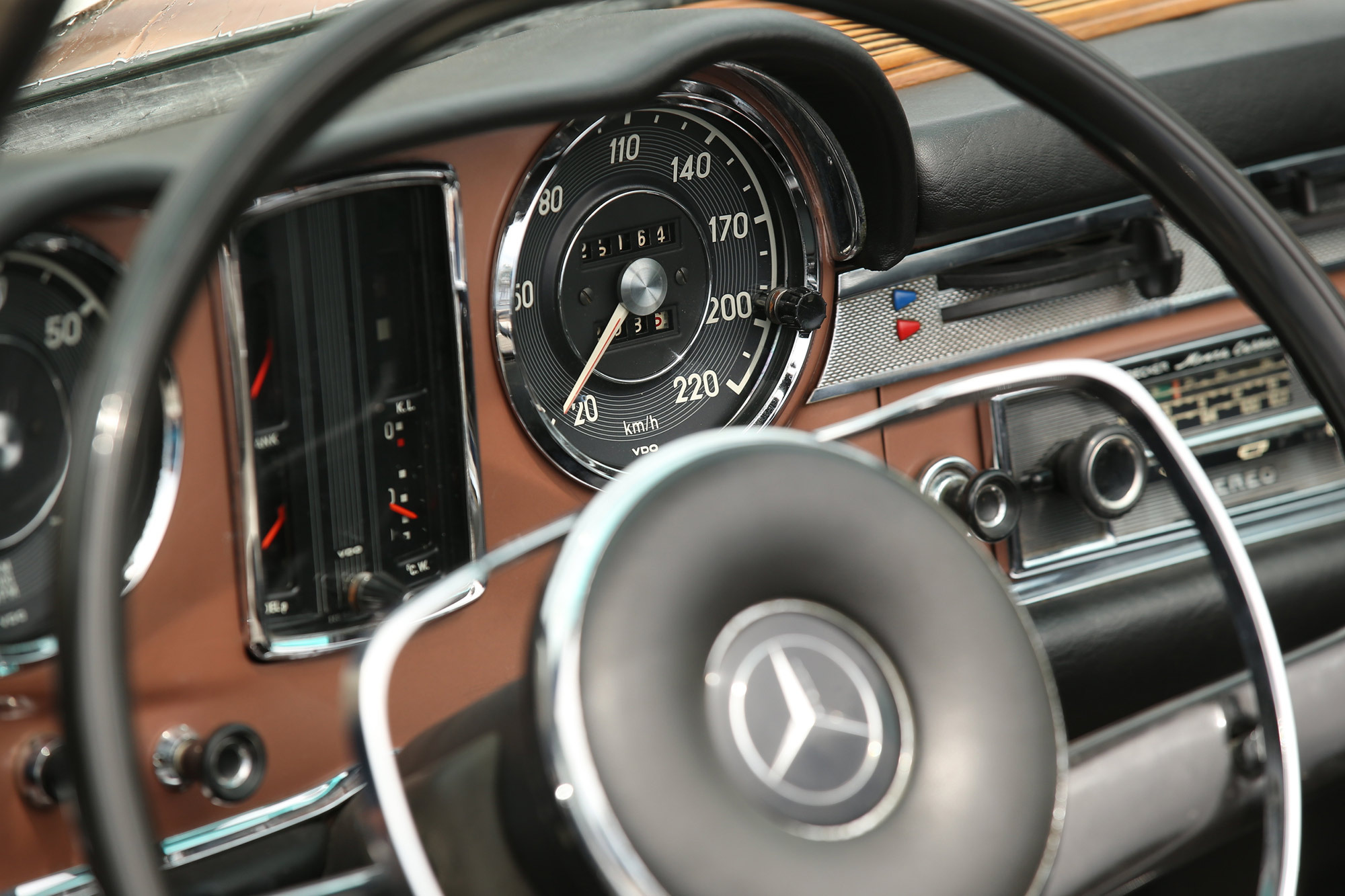 mercedes-benz-classic-car-travel-gessato-3b