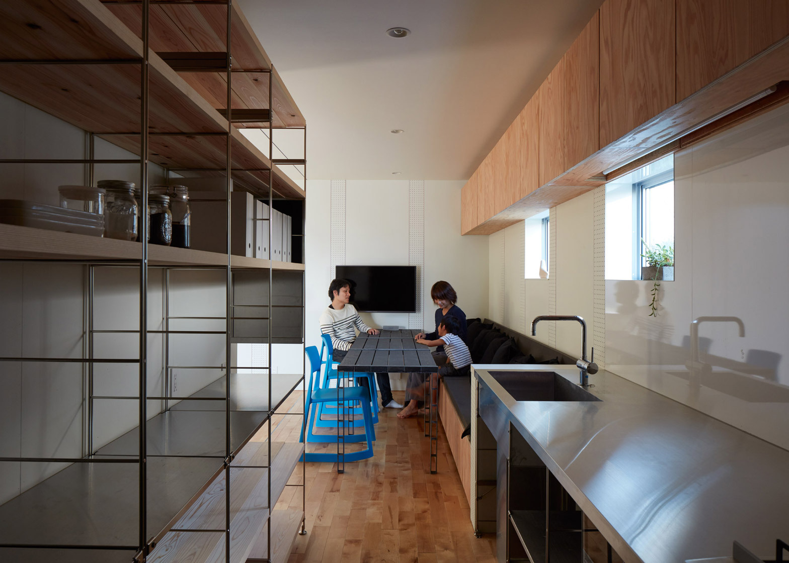 Basketball-Court-House_Koizumi-Sekkei_Shizuoka_Japan_dezeen_1568_6