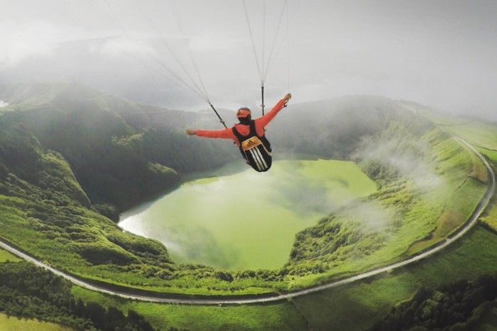 脱离地心引力，Adidas联手Outside TV打造绝美滑翔伞艺术短片