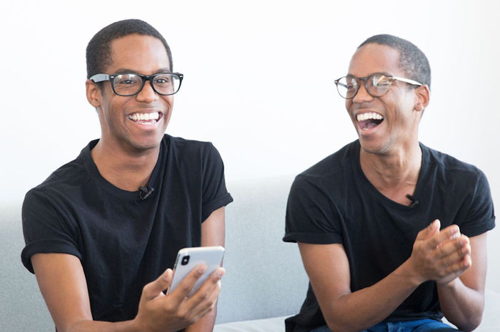 双胞胎评测iPhone X全新解锁功能Face ID，它真的安全吗