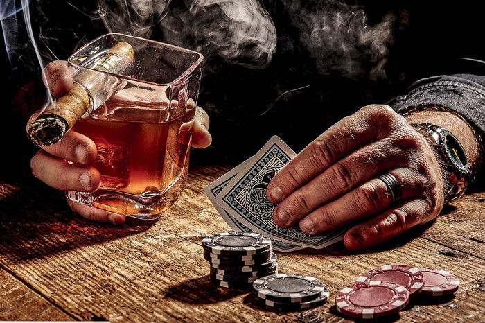 这两款再设计的威士忌酒杯，才是精英男士的全新选择