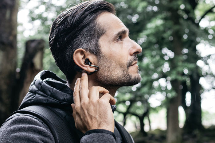 索尼发布无线立体声智能耳机 充电迅猛可摇头操控