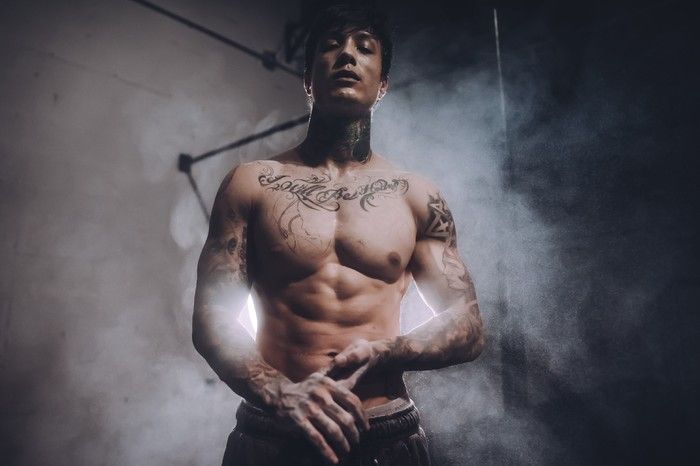 你距离彭于晏的身材，其实每天就只差这10分钟的健身教学