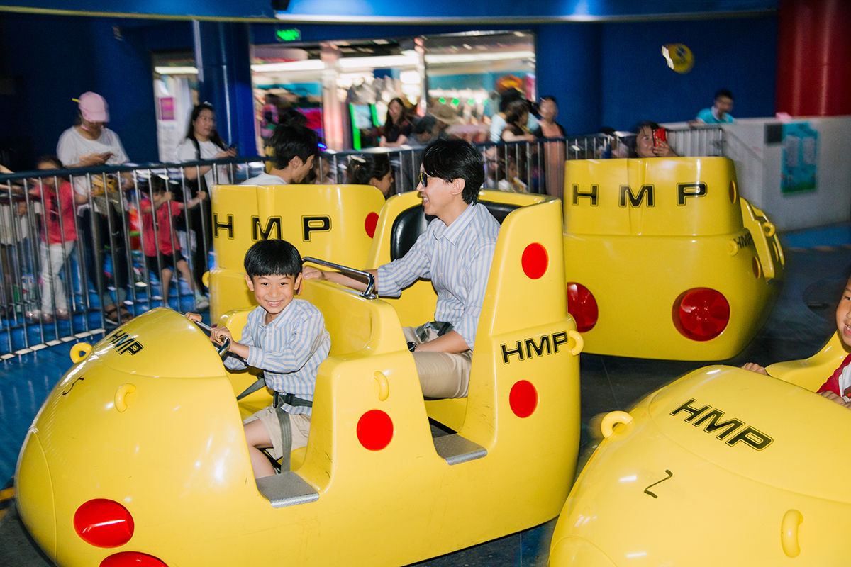 把自己穿成绅士模样，六一带着爸爸去我的主场旅行