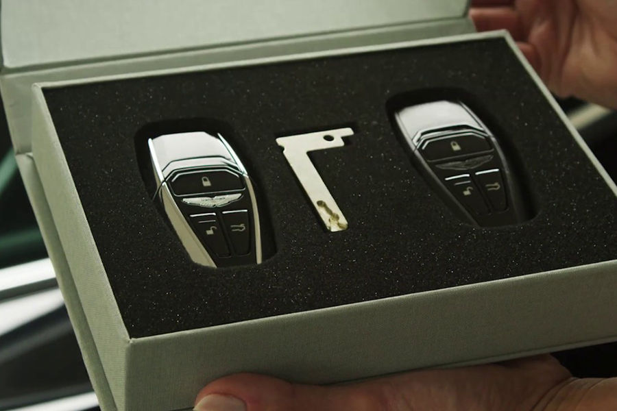 阿斯顿·马丁的车钥匙原来有这么多隐藏功能？