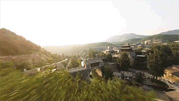 博主J True用FPV的视角拍摄中国，这样看起来更美