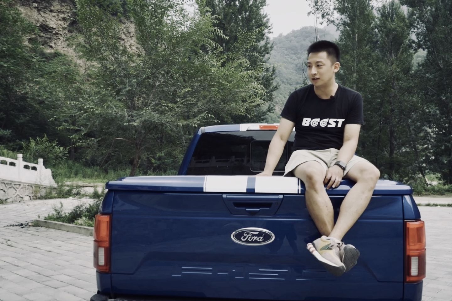 开 755匹V8福特皮卡，带你进山