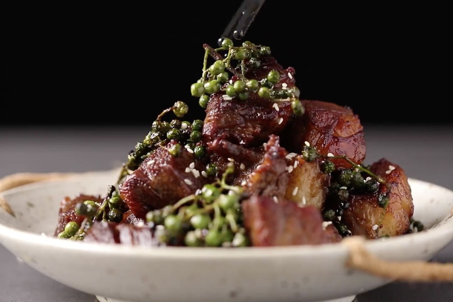 小长假料理：炒一盘简单下酒的藤椒牛排