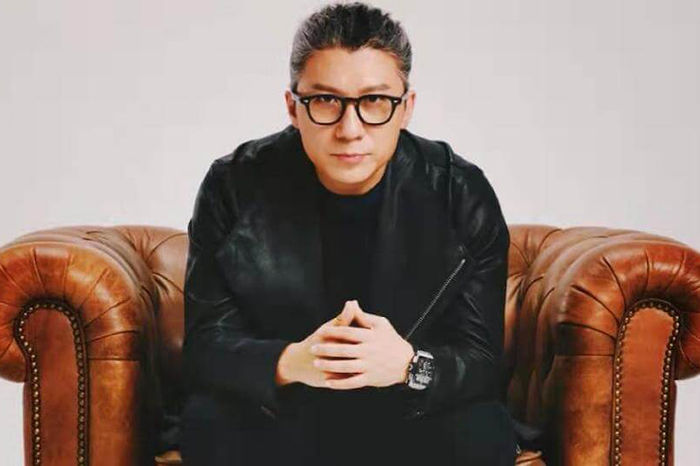 一年飞遍半个中国，艾叔包里都有什么？