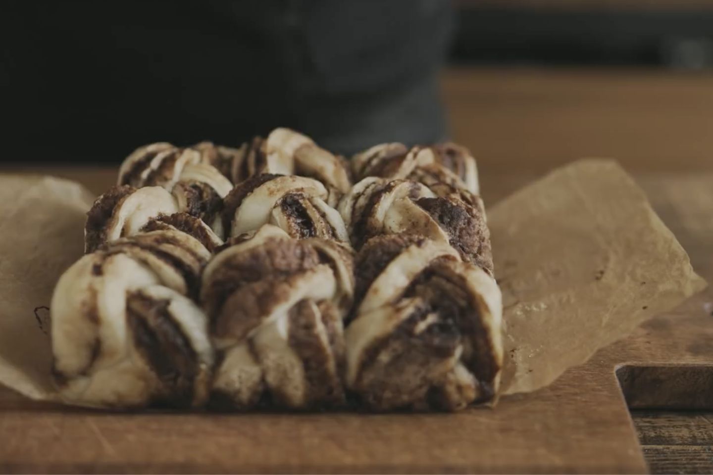 像花朵一样的肉桂纽结卷，动手做起来！