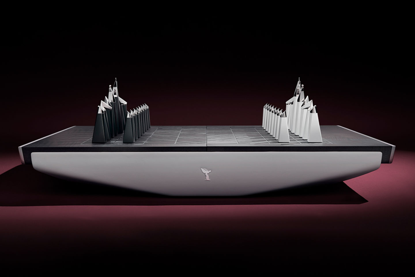 精雕细琢，Rolls-Royce 首次推出国际象棋套装