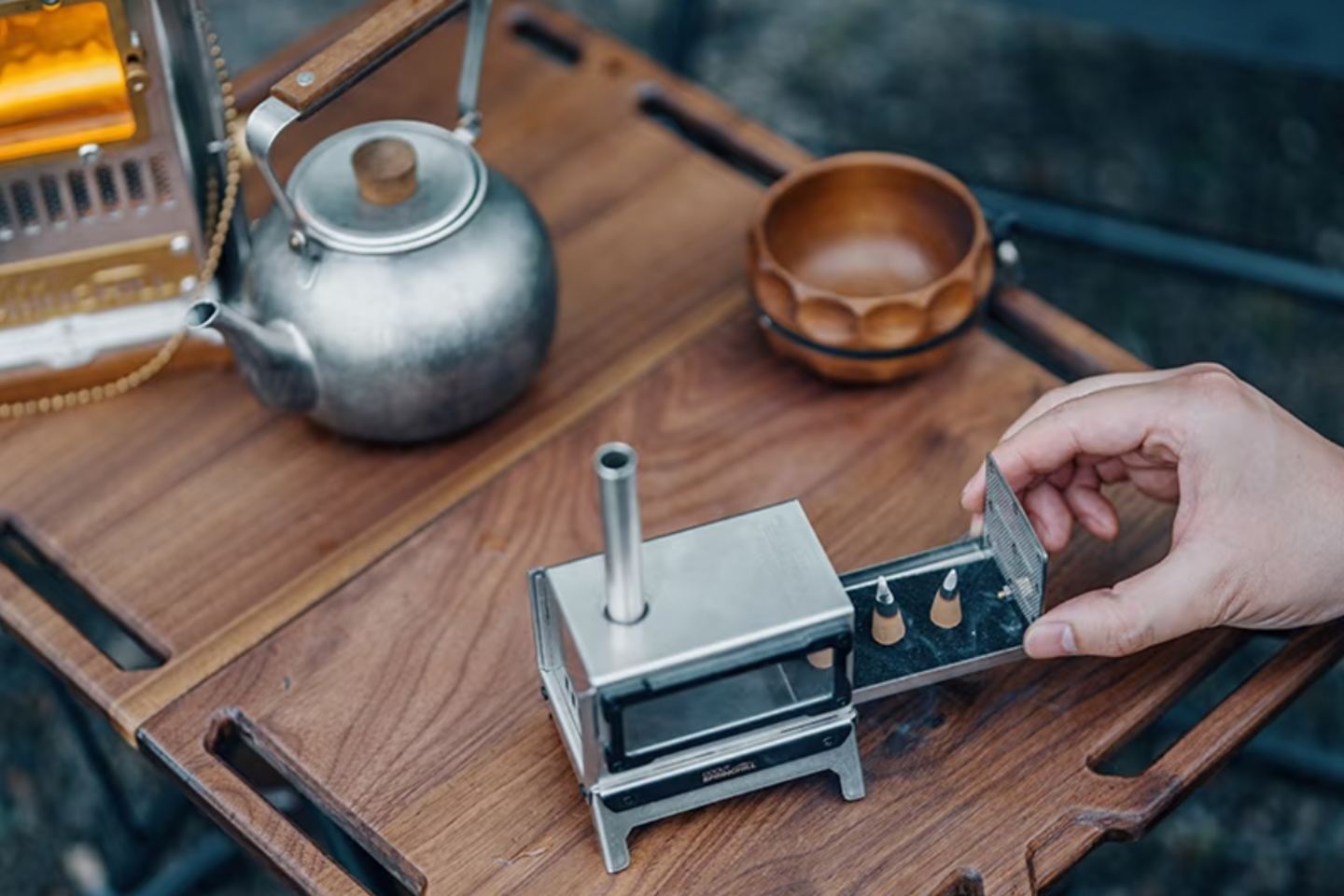 This Mini Incense Stove Embodies Zen-Inspired Tranquillity and Poetic Charm