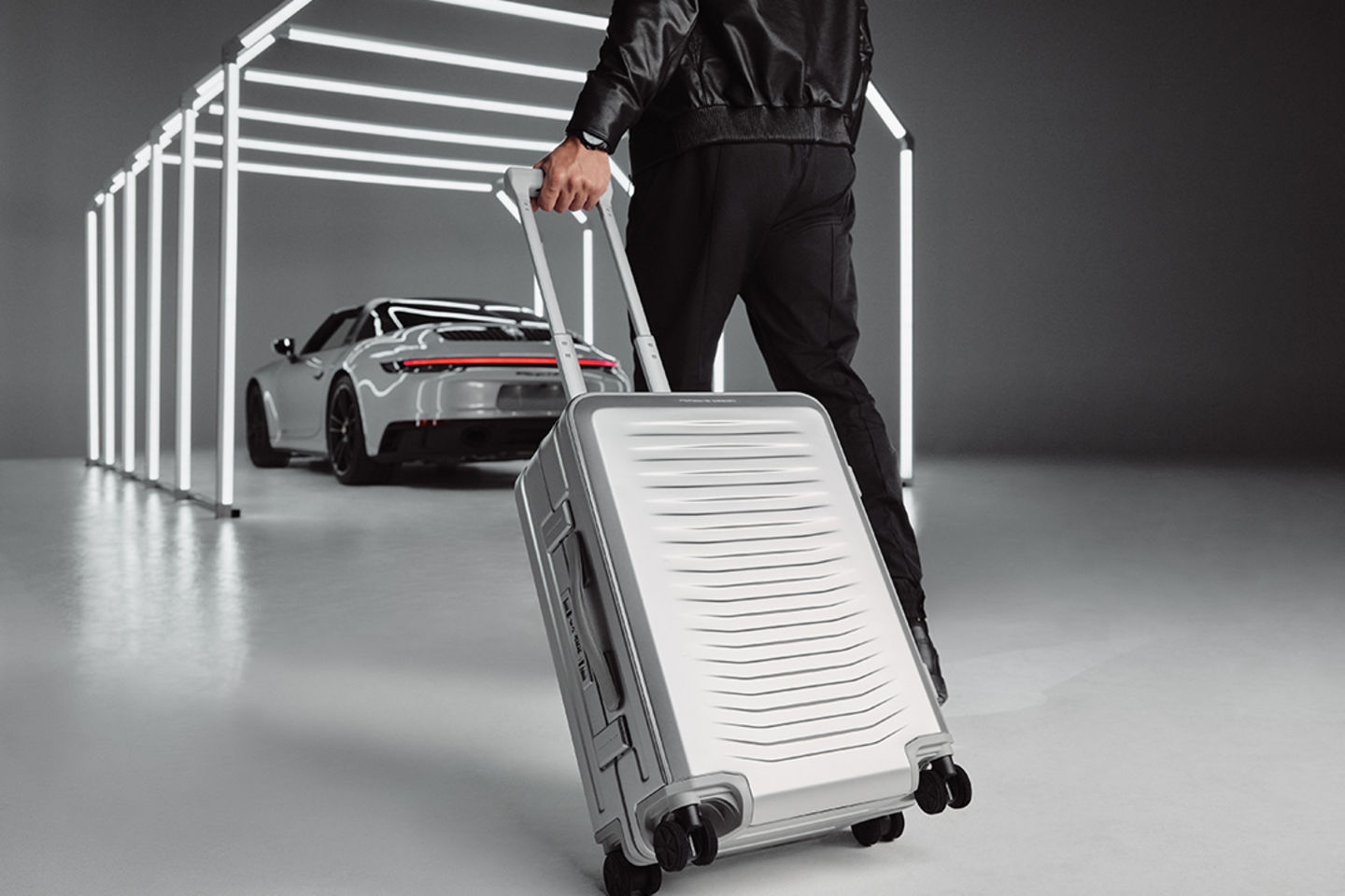 Porsche Design 推出首个铝制行李箱系列 Roadster Aluminum