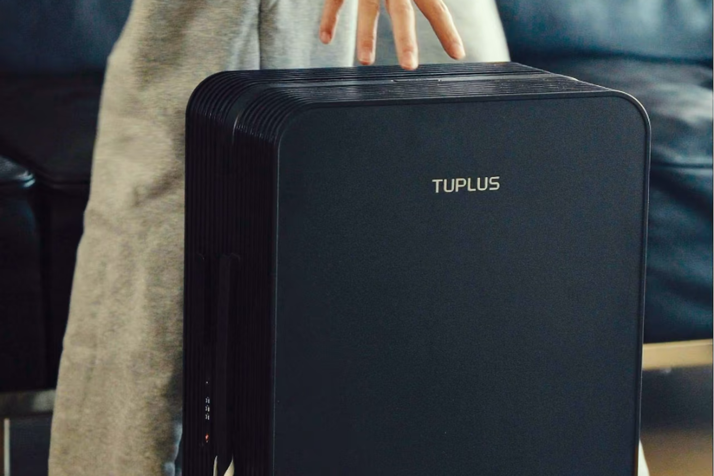 TUPLUS Perfectly Embodies the Aesthetics of Carry-On Suitcase