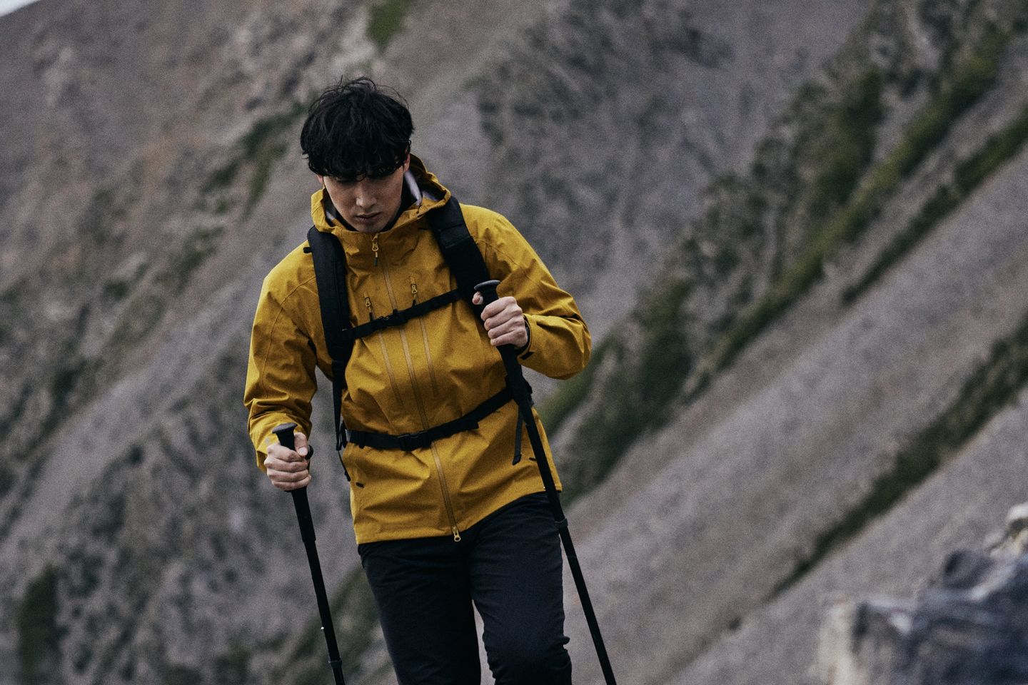 安踏冠军发布全新主题视频，致敬不断向上的追光者