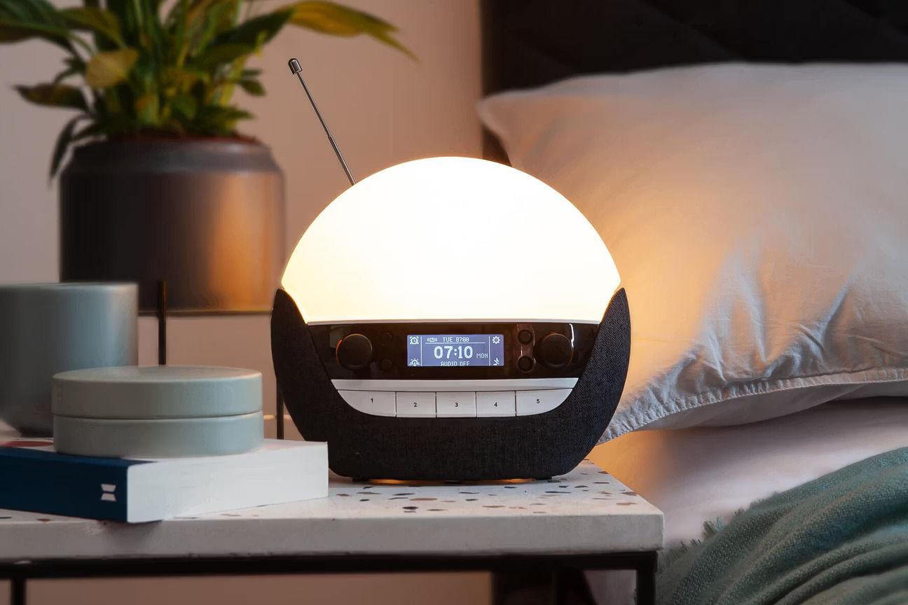 改善睡眠节律，Lumie 推出 Bodyclock Luxe 750DAB 光疗灯