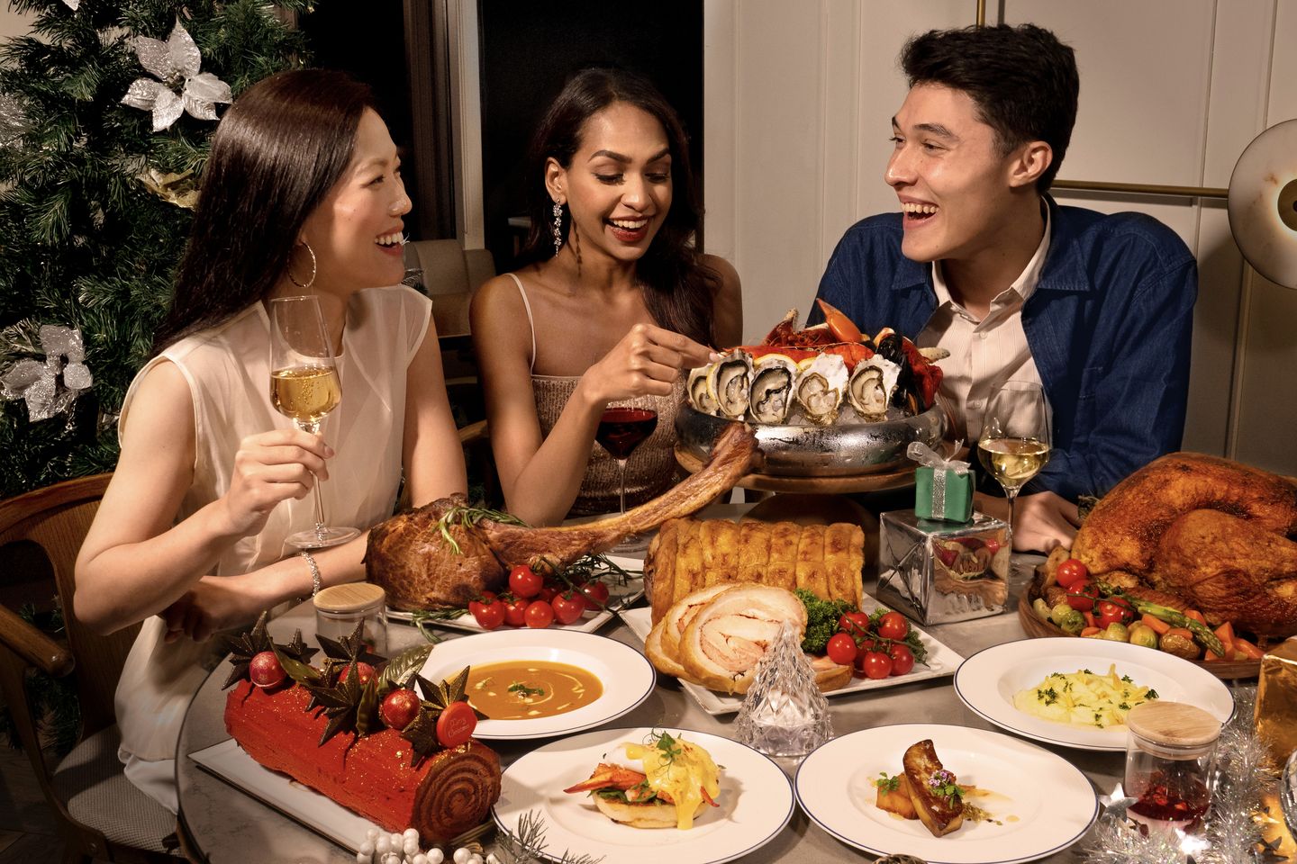 新加坡乌节希尔顿酒店开启年末节日季，打造城中璀璨圣诞派对胜地