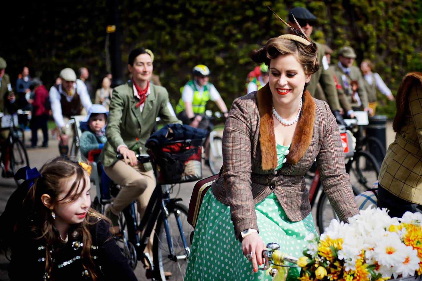 Tweed-Run-London-Woman-and-Girl-on-bike