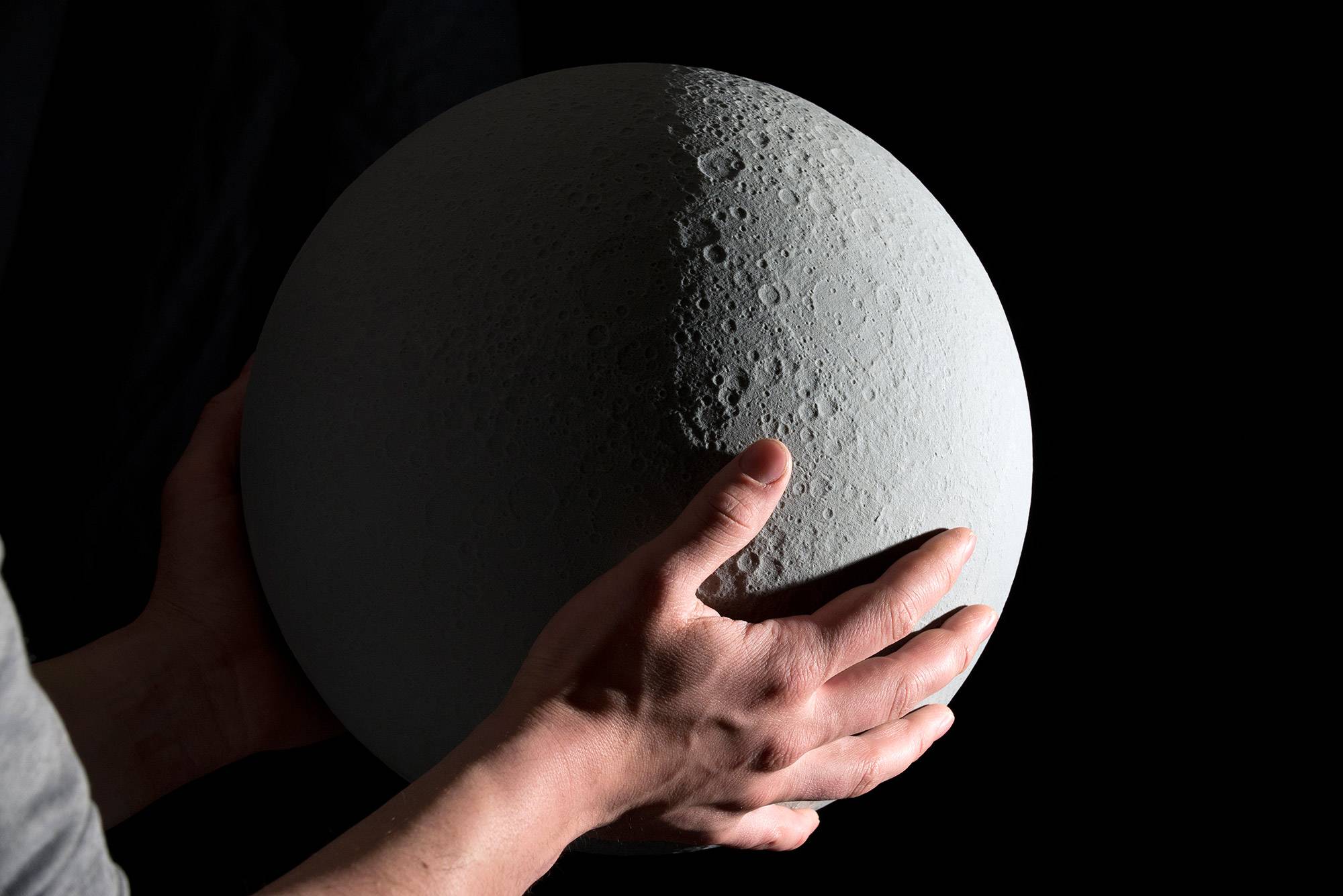 moon-a-topographically-accurate-lunar-globe-gessato-19