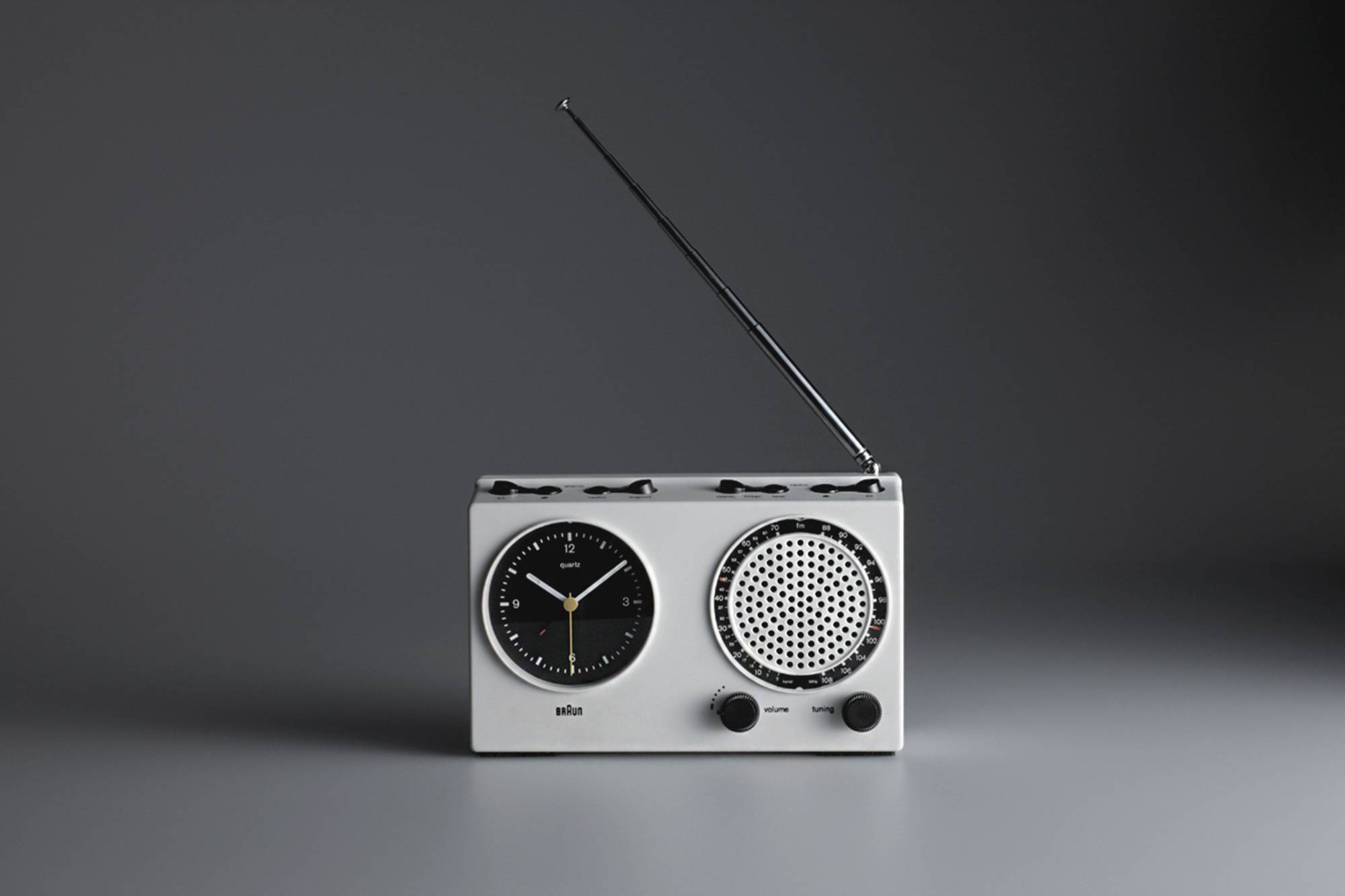 ▲ Braun clock radio ABR-21 signal radio, designed by Dieter Rams & Dietrich Lubs, Germany, 1978.