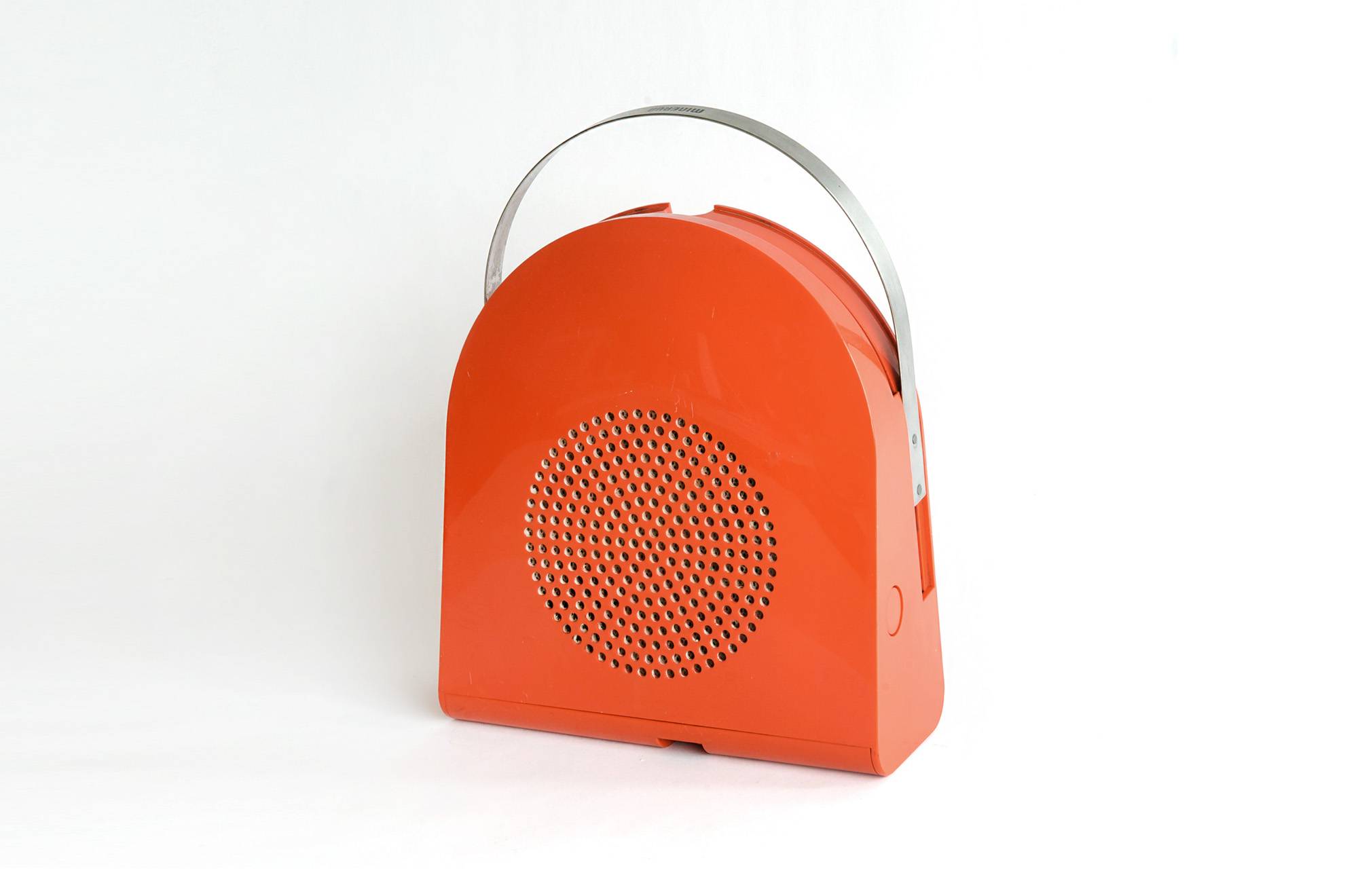▲ Minerva GA 45 Pop Automatic Record Player, designed by Mario Bellini, 1968. MOMA Collection.