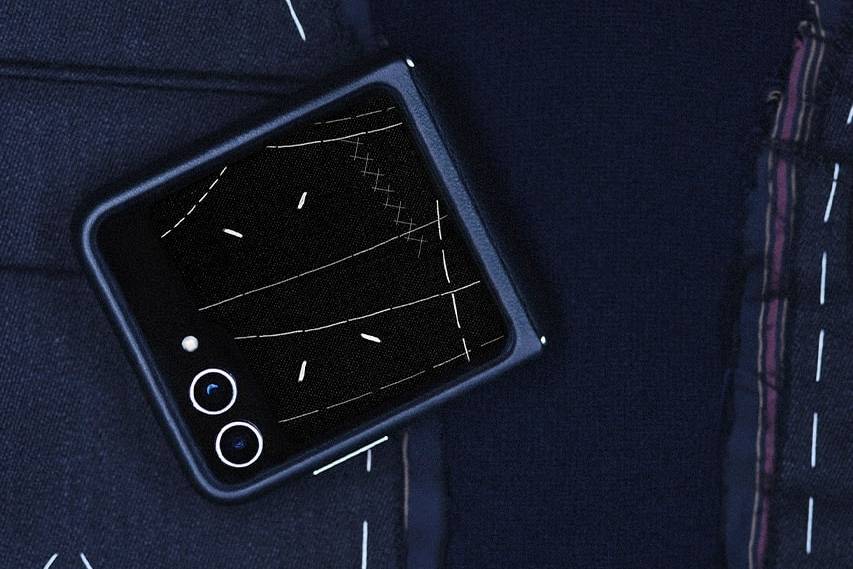 三星与 Maison Margiela 携手为 Galaxy Z Flip5 打造手机壳