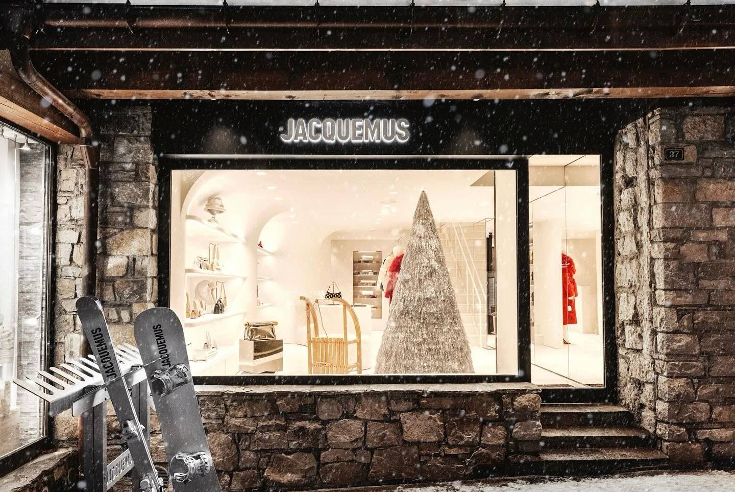 Jacquemus 在法国阿尔卑斯山开设品牌首家冬季商店