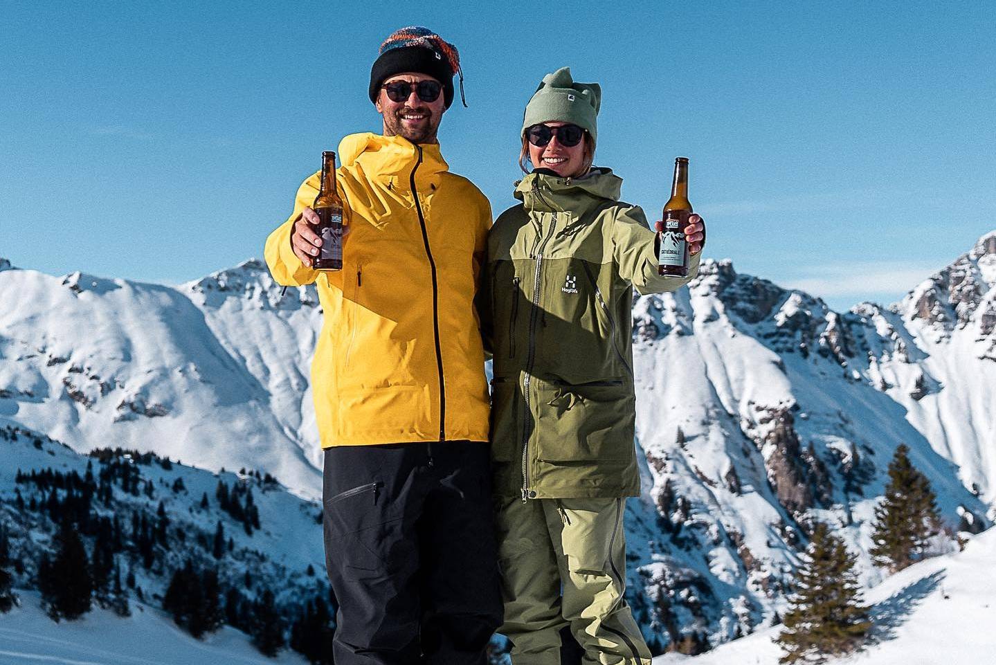 两位滑雪运动员因滑雪结识，并通过滑雪在十几年后再次相逢