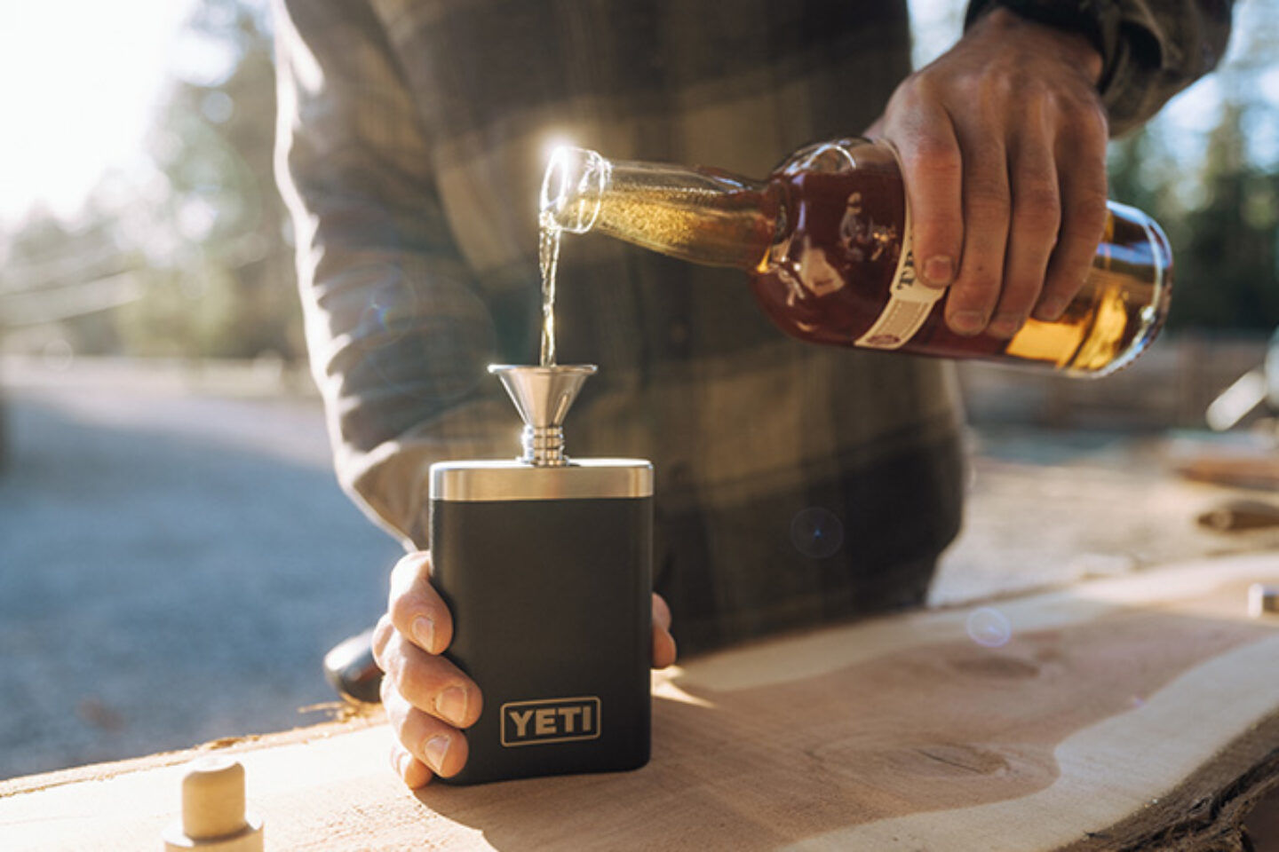 YETI 推出品牌首款酒瓶